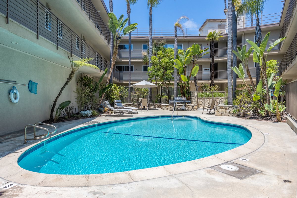 Paseo Del Rey Apartments